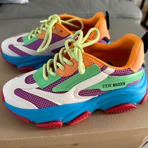 STEVE MADDEN TENNIS SHOES